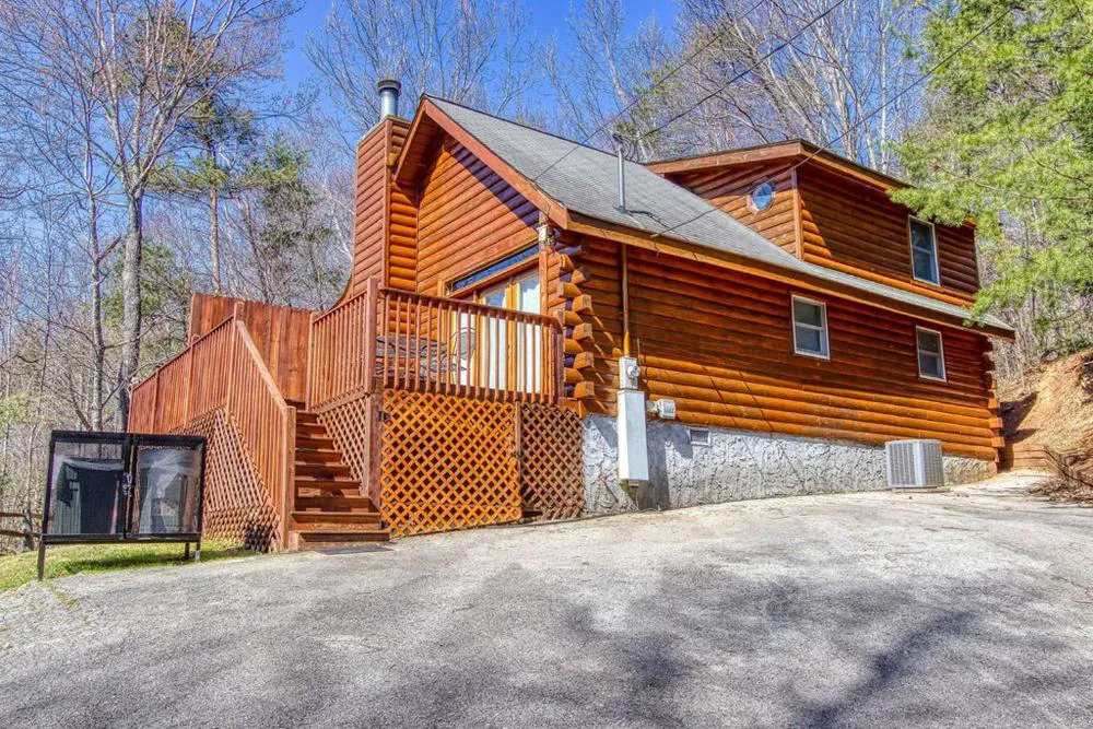 Sugar Bear Lodge Hot Tub WIFI 560 FREE tickets each paid day hotel hero