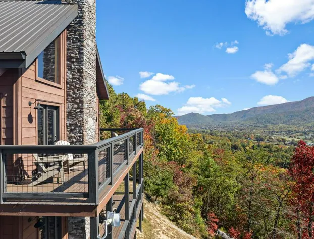 Amazing View Lodge- Breathtaking Views Spacious Smoky Mountain Getaway Perfect for Families!!! hotel detail image 1