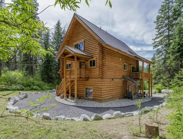 Bearfoot Chalet 3 Bedroom Home by NW Comfy Cabins hotel detail image 4