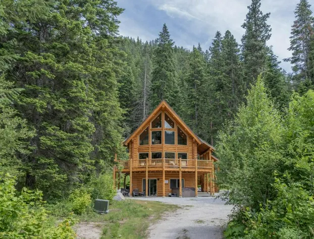 Bearfoot Chalet 3 Bedroom Home by NW Comfy Cabins hotel detail image 4