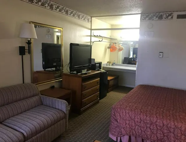 Tyler Inn & Suites hotel detail image 4