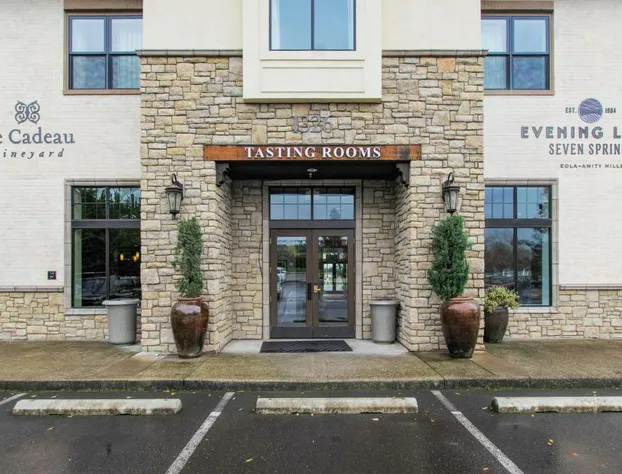 The Dundee - A Trace Hotel hotel detail image 2