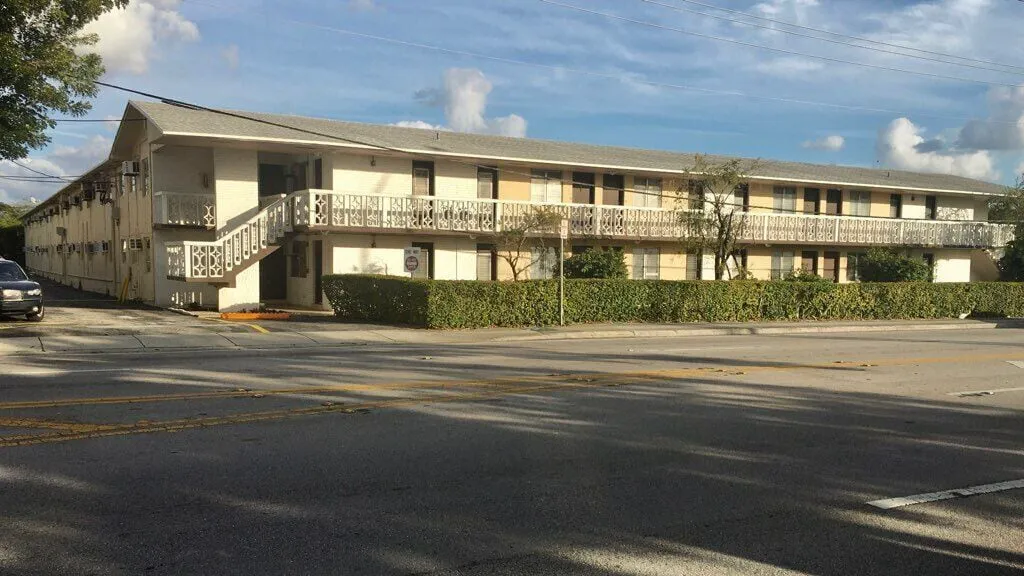 Miami Airport Apartment Inn hotel hero