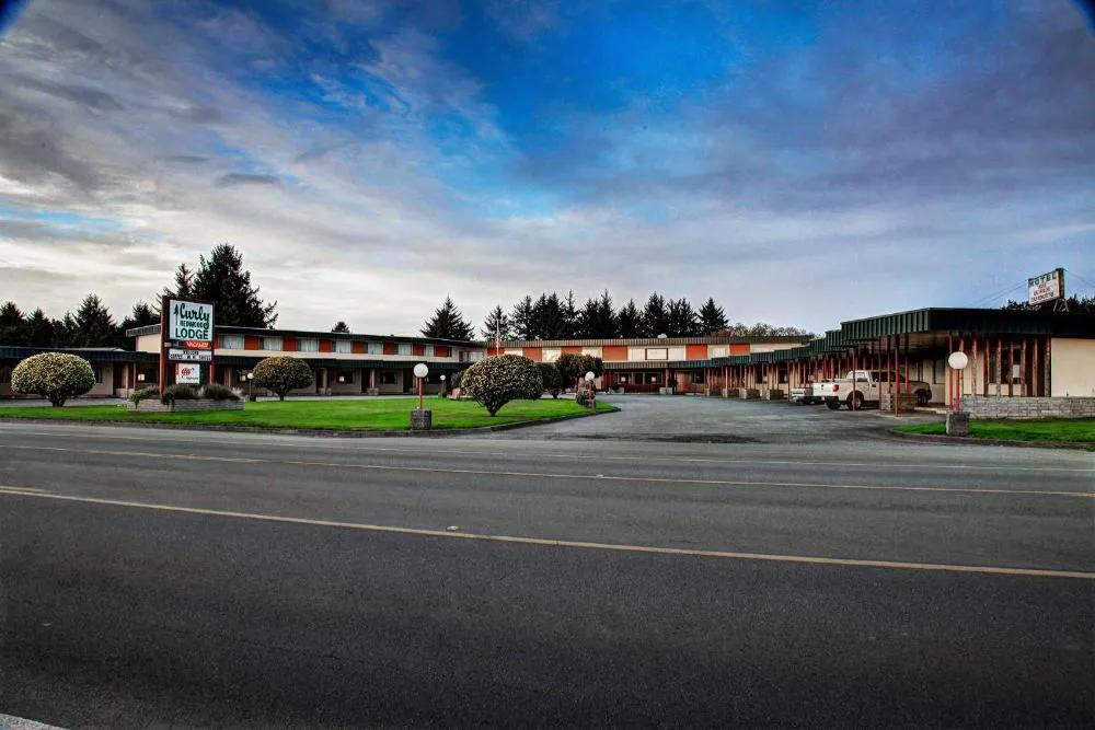 Curly Redwood Lodge hotel hero