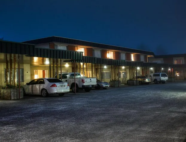 Curly Redwood Lodge hotel detail image 1
