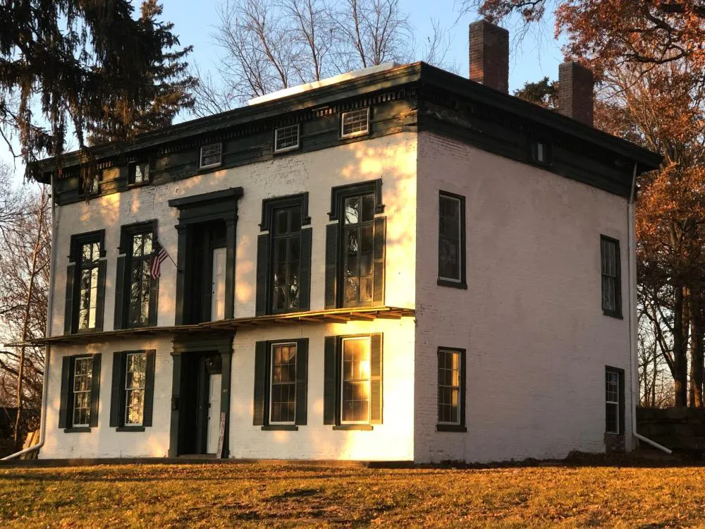 Historic McDonald Airbnb hotel hero