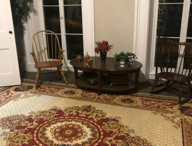 Historic McDonald Airbnb hotel detail image 2