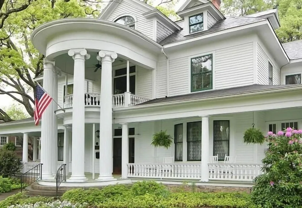 Double Oaks Bed and Breakfast hotel hero