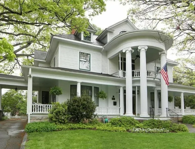 Double Oaks Bed and Breakfast hotel detail image 1