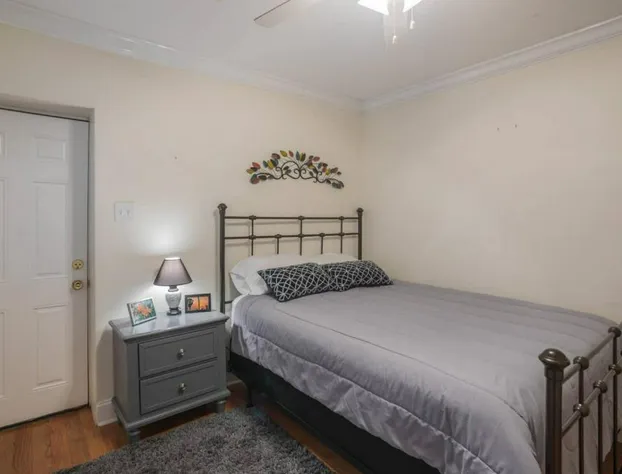 Beautiful 2 bedroom-Graduate Hospital-Back Patio hotel detail image 4