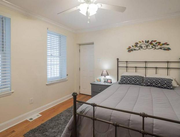 Beautiful 2 bedroom-Graduate Hospital-Back Patio hotel detail image 1