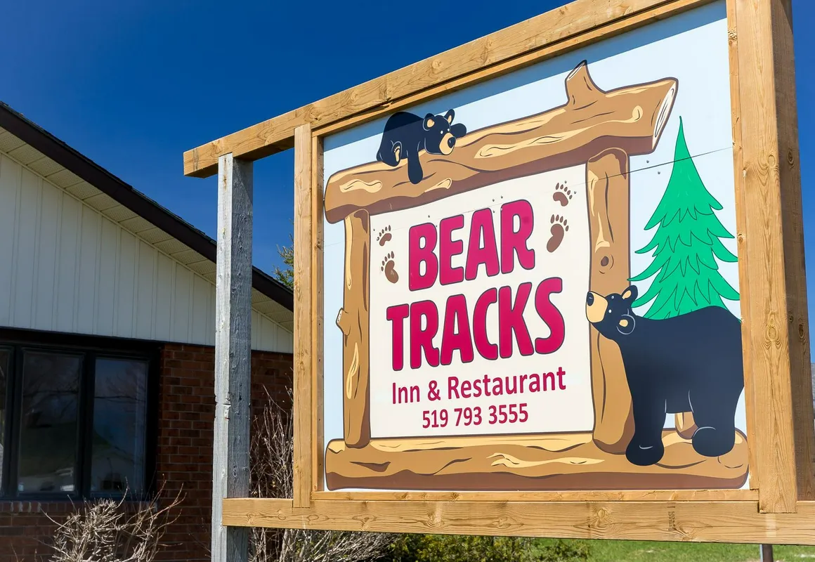 Bear Tracks Inn hotel hero
