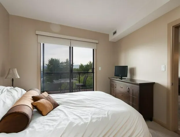 Corner Apartment With Lake View #518 hotel detail image 1