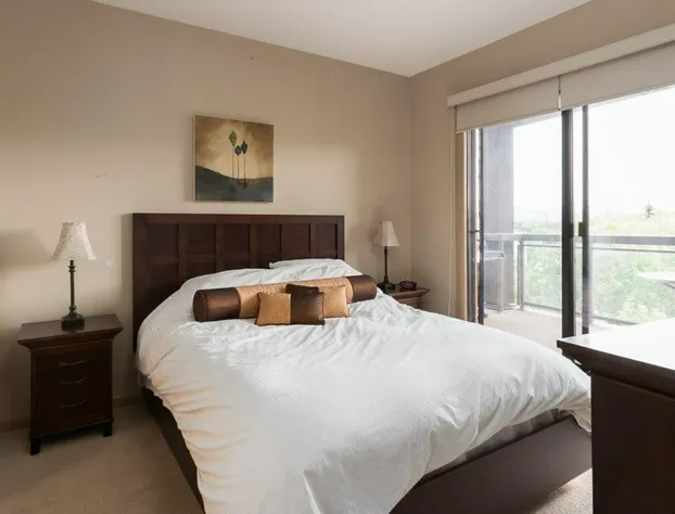 Corner Apartment With Lake View #518 hotel detail image 2