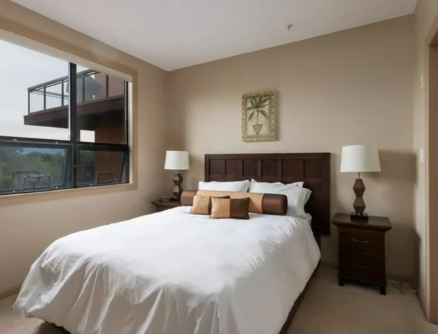 Corner Apartment With Lake View #518 hotel detail image 3