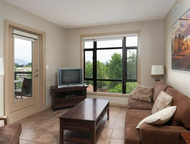 Corner Apartment With Lake View #518 hotel detail image 4