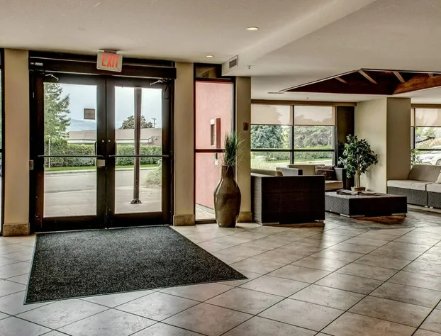 Upper Floor w/ Courtyard View #550 hotel detail image 3