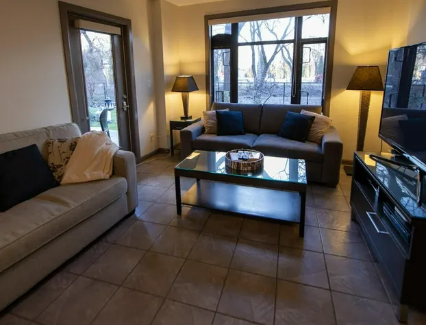 Ground Level with Quiet Creek out Backdoor #124 hotel detail image 4