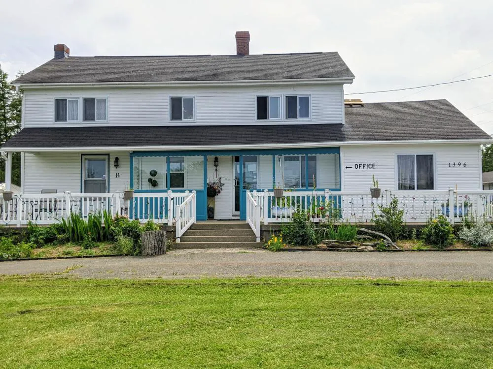 Jacques Cartier Motel hotel hero