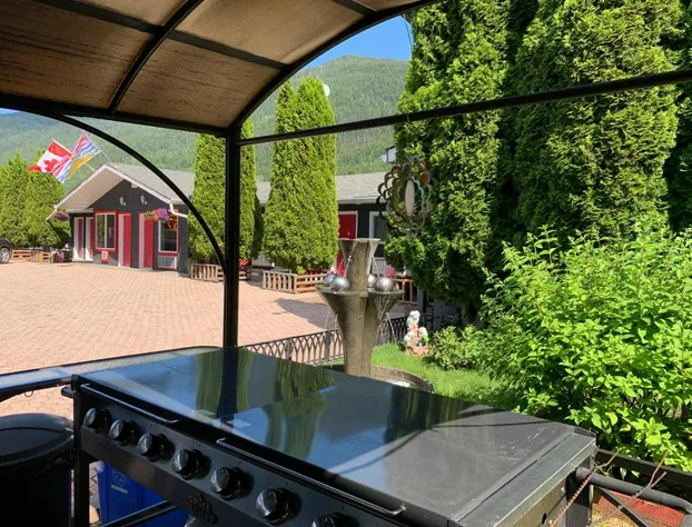 Arrow Lake Motel hotel detail image 3