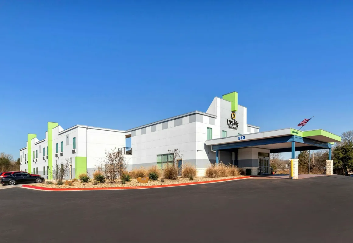 Quality Inn & Suites hotel hero