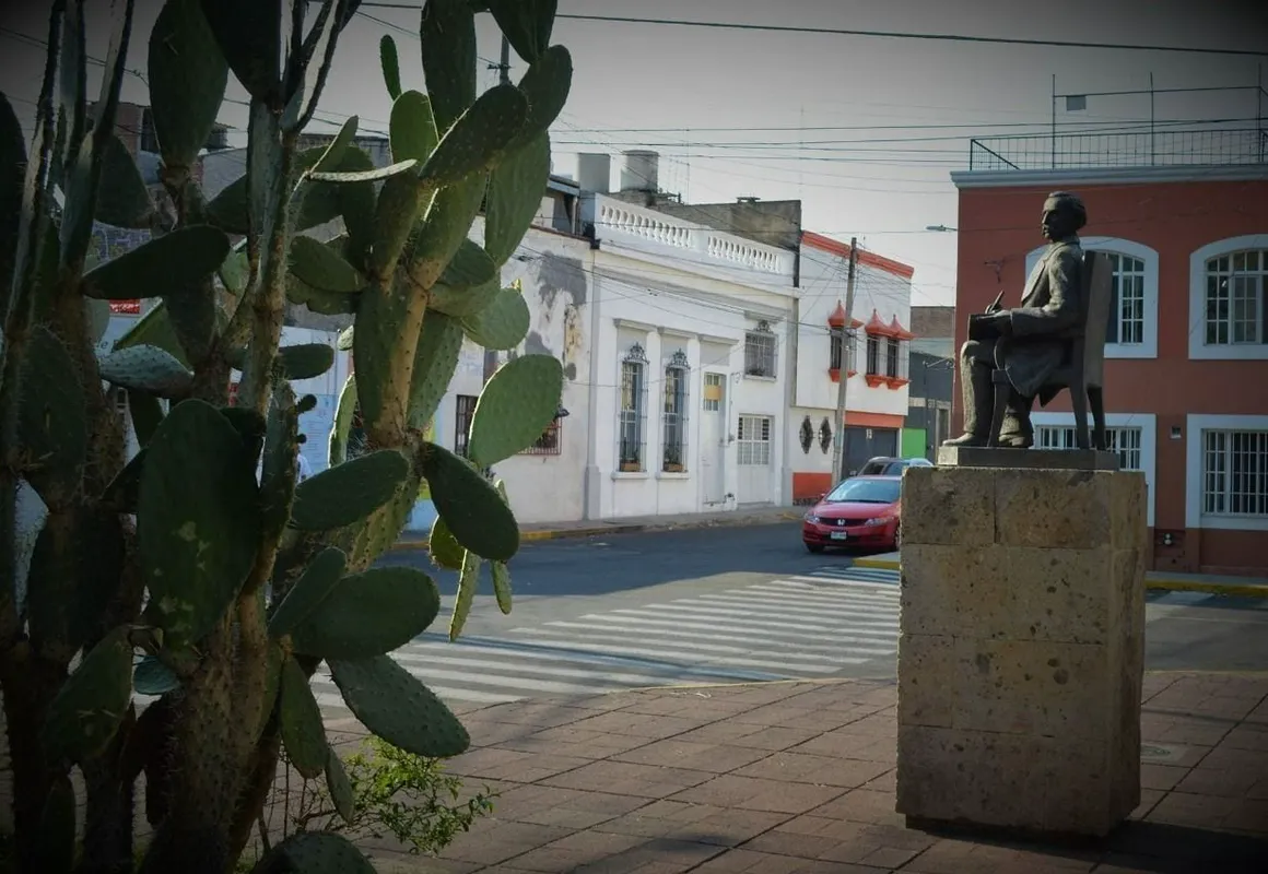 Almacen 1 2 3 hotel hero