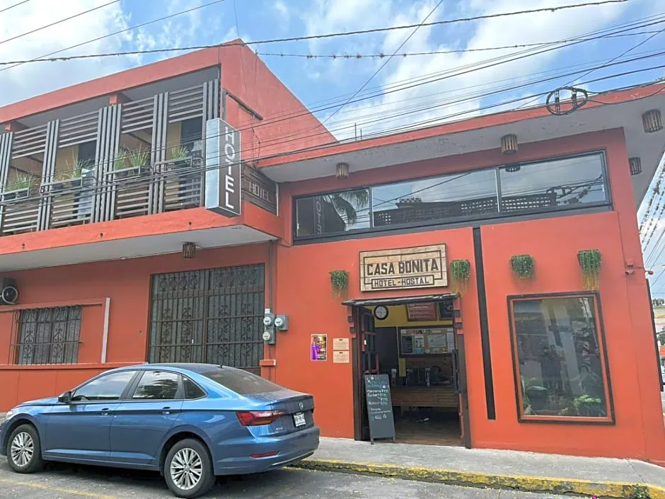 Casa Bonita Hotel y Hostal hotel hero
