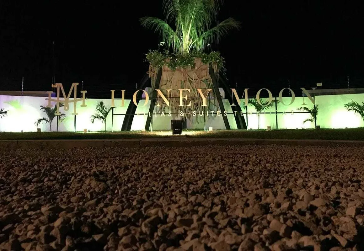 Honey Moon hotel hero