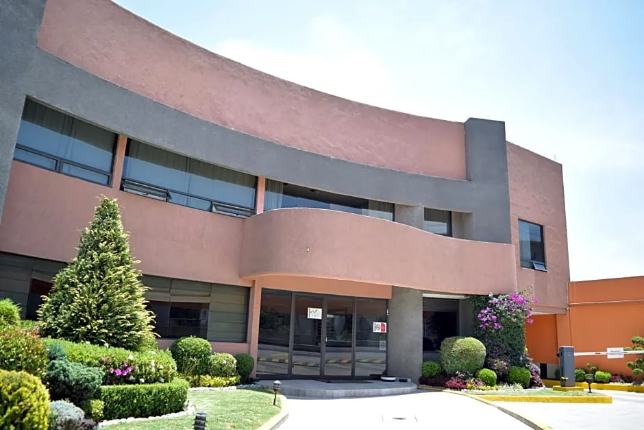 Hotel & Suites La Marquesa hotel hero