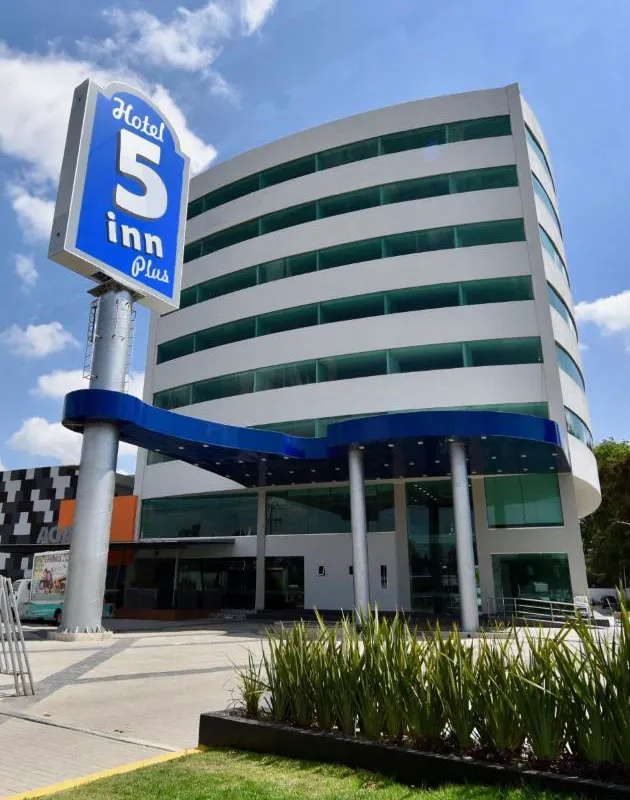 Hotel 5 Inn Plus hotel hero