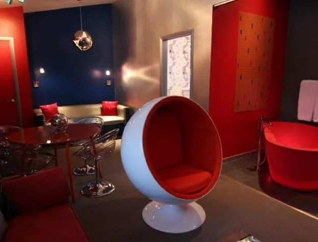 The Roxbury hotel detail image 3