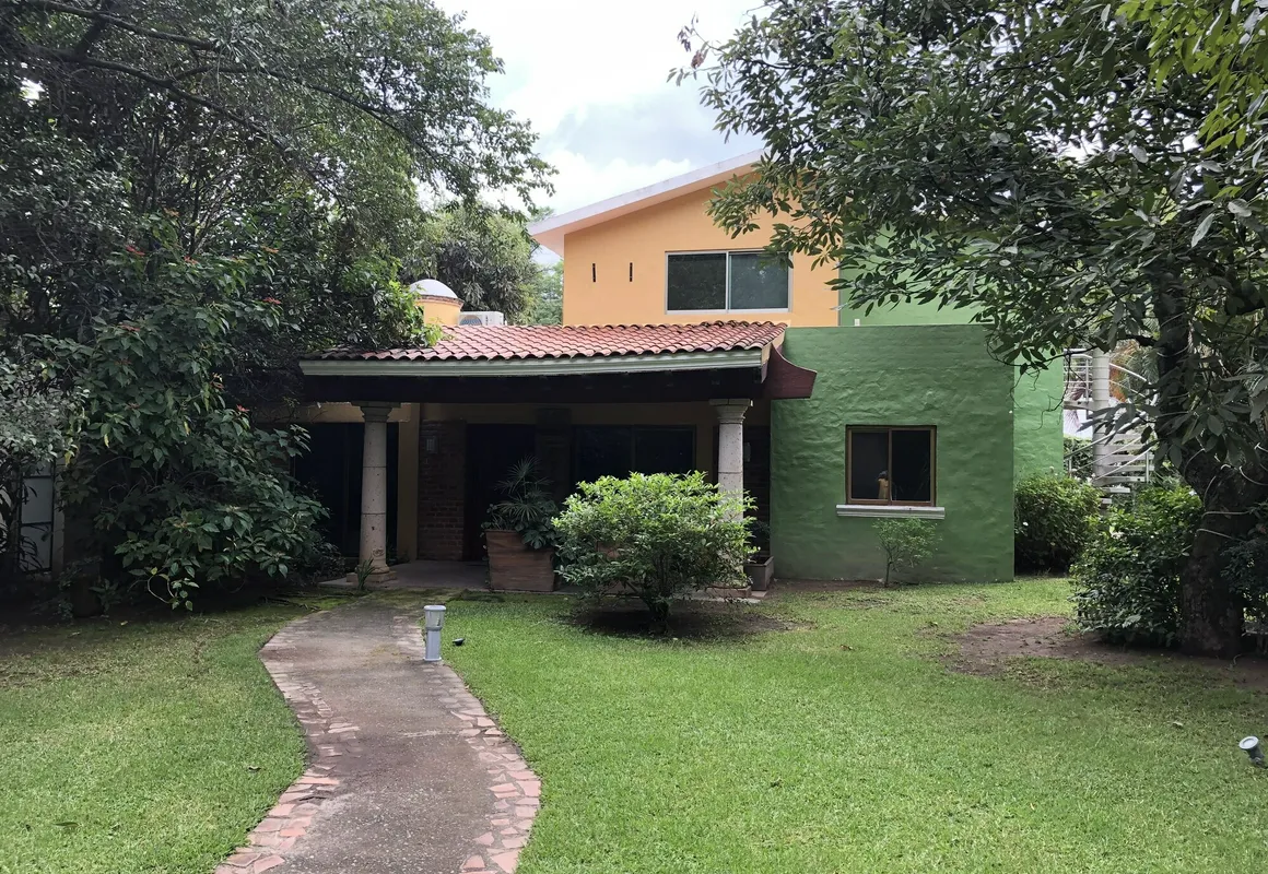 El Jardín De En Medio hotel hero