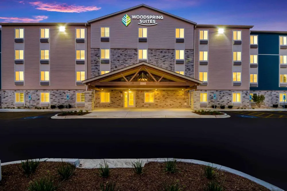 WoodSpring Suites Chicago Addison hotel hero