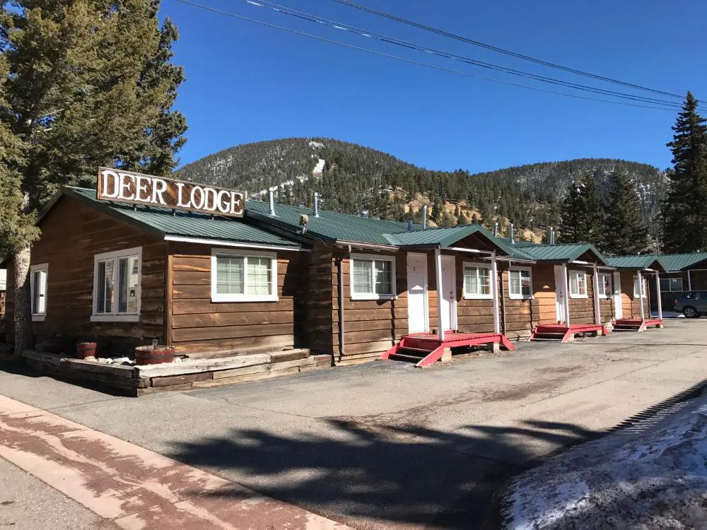 Deer Lodge hotel hero