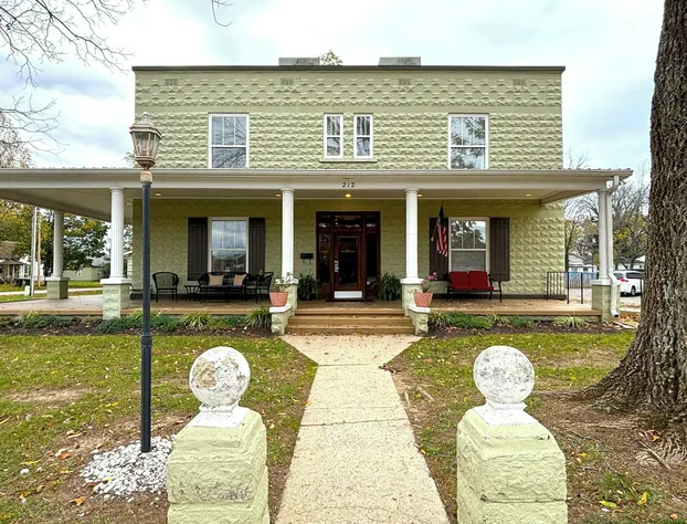 Grand Lux Inn hotel detail image 1