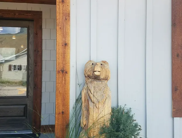 406 Lodge hotel detail image 1