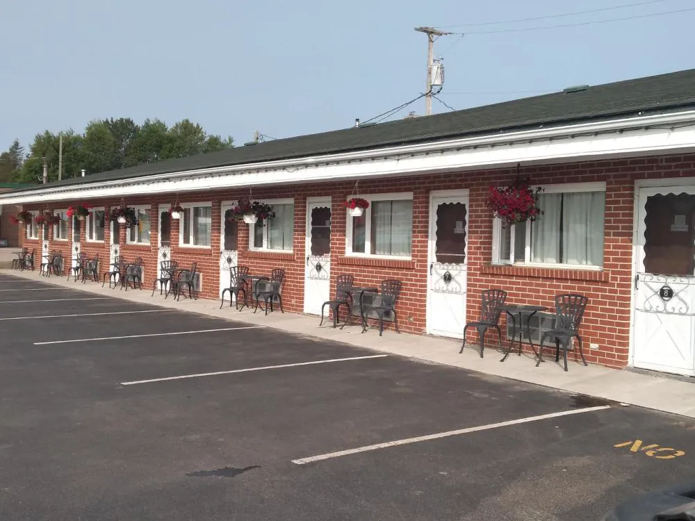 Algoma Motel hotel hero