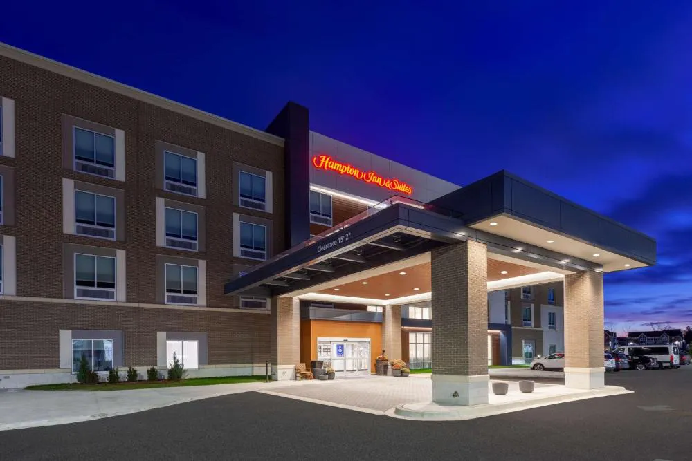 Hampton Inn & Suites Bloomfield Hills Detroit hotel hero