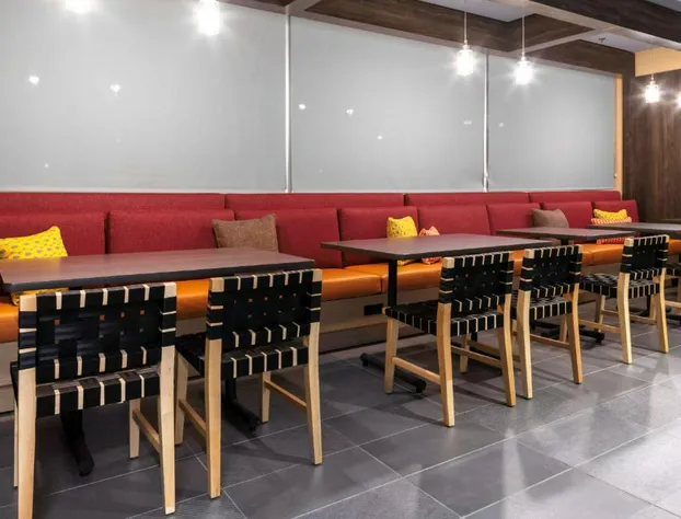 TRU by Hilton Lynchburg hotel detail image 3