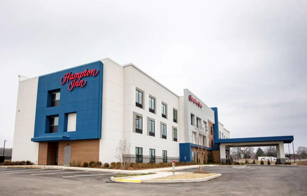 Hampton Inn Lexington, TN hotel hero