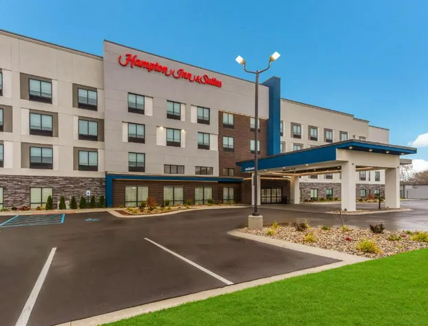 Hampton Inn & Suites Benton Harbor hotel detail image 1