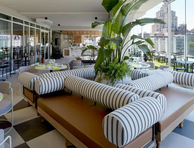 Hampton Inn by Hilton Montreal Downtown hotel detail image 4