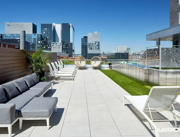 Hampton Inn by Hilton Montreal Downtown hotel detail image 1