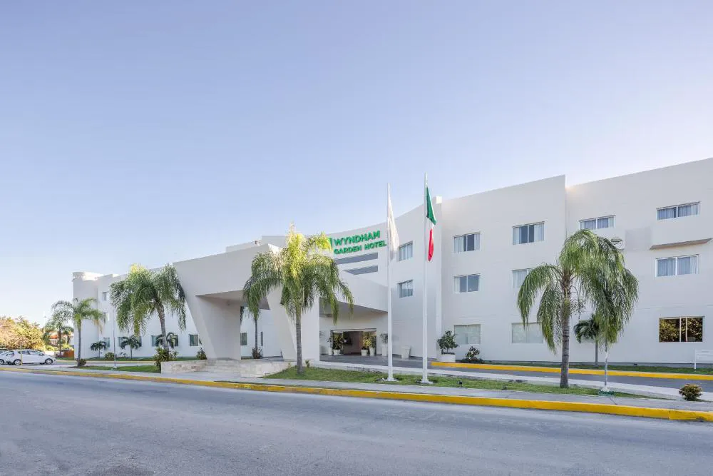 Wyndham Garden Playa del Carmen hotel hero