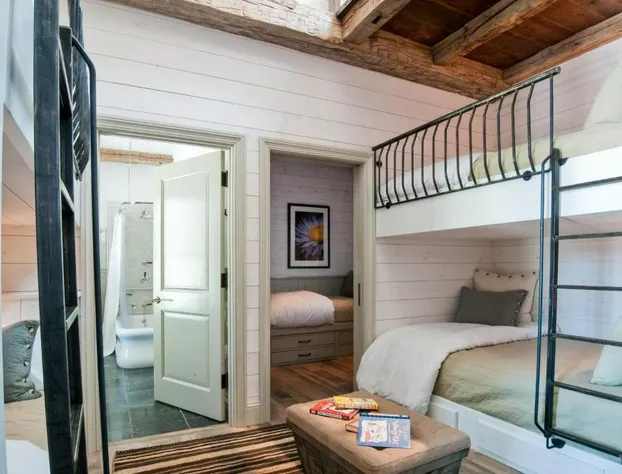 Eleven Scarp Ridge Lodge hotel detail image 4