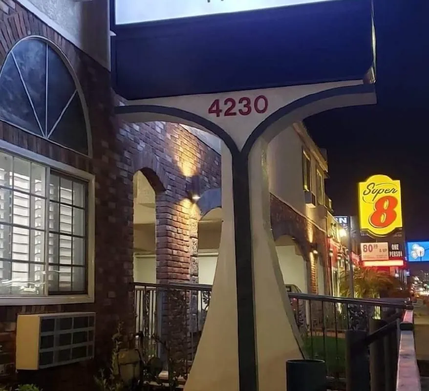 Crestridge Inn hotel hero