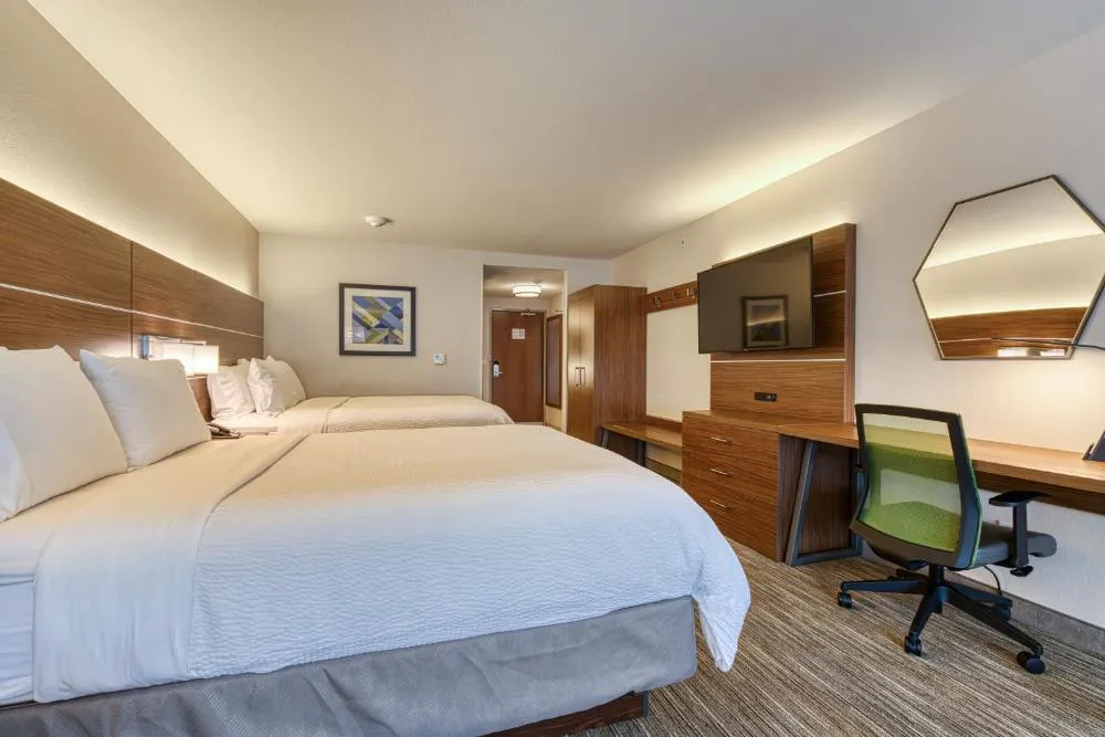 Holiday Inn Express & Suites Manitou Springs by IHG hotel hero