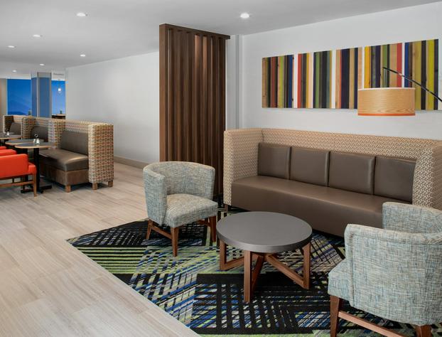 Holiday Inn Express & Suites Woodside LaGuardia Airport by IHG hotel detail image 3