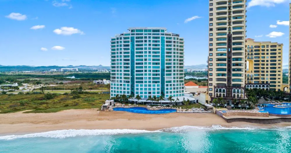 Park Royal Beach Mazatlán hotel hero