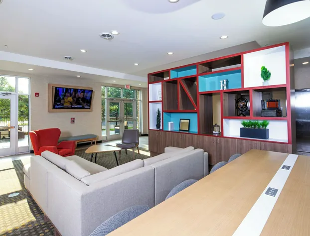 Holiday Inn & Suites Detroit - Troy by IHG hotel detail image 4